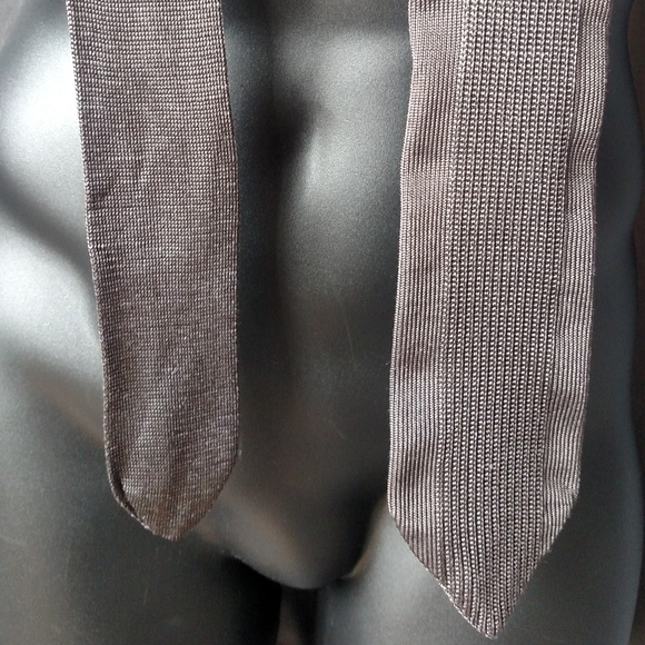 YSL Rive Gauche Silk Grenadine Tie in Mauve - Picture 5 of 8